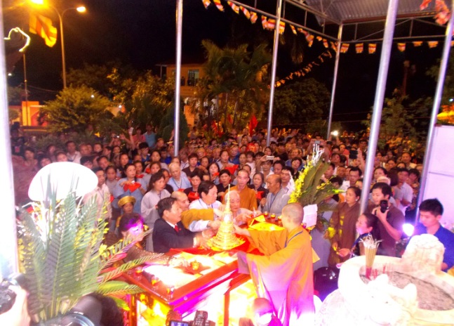 ພິທີແຫ່ເພັດສາລິພະພຸດທະເຈົ້າ100ເຈດີ